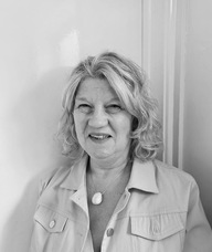 Book an Appointment with Dinah de Wit for Chiropractic