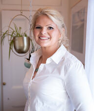 Book an Appointment with Dr Xandra Middleton for Chiropractic